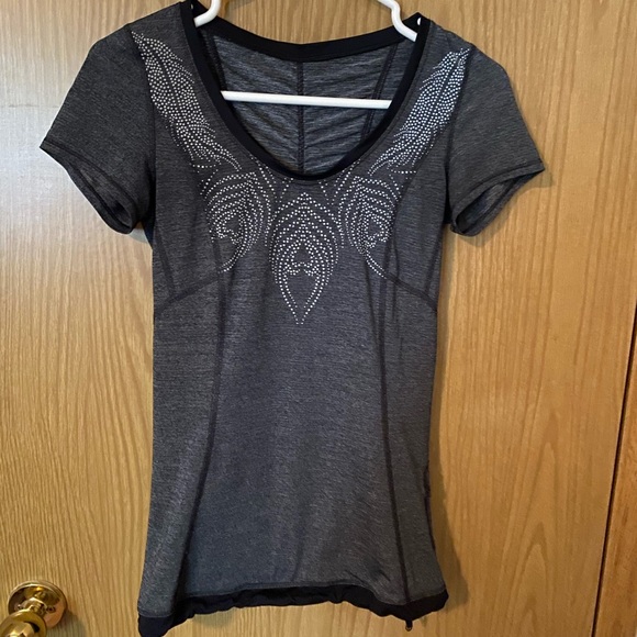 Lululemon T-shirt